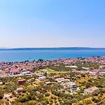 Villa Paula With 7 Bedrooms, Heated 36sqm Private Pool, Jacuzzi, Gym And Sea Views Kaštela