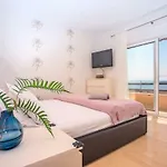 Paula With 7 Bedrooms, Heated 36sqm Private Pool, Jacuzzi, Gym And Sea Views Kaštela