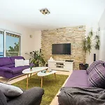 Villa Paula With 7 Bedrooms, Heated 36sqm Private Pool, Jacuzzi, Gym And Sea Views *