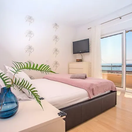 Paula With 7 Bedrooms, Heated 36sqm Private Pool, Jacuzzi, Gym And Sea Views Kastela