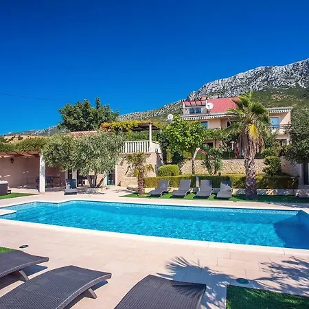 Villa Paula With 7 Bedrooms, Heated 36sqm Private Pool, Jacuzzi, Gym And Sea Views *
