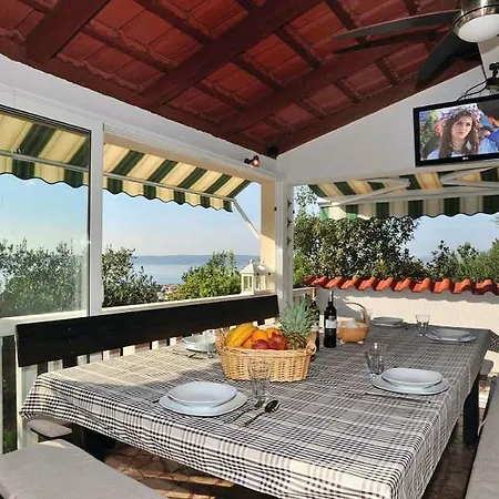 Paula With 7 Bedrooms, Heated 36sqm Private Pool, Jacuzzi, Gym And Sea Views Kastela