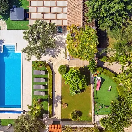 Paula With 7 Bedrooms, Heated 36sqm Private Pool, Jacuzzi, Gym And Sea Views *