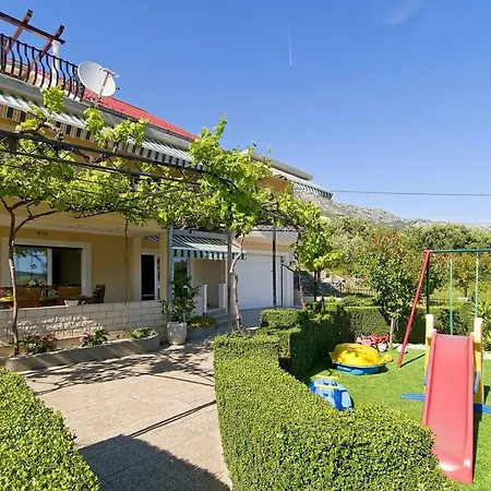 Paula With 7 Bedrooms, Heated 36sqm Private Pool, Jacuzzi, Gym And Sea Views Villa Kastela