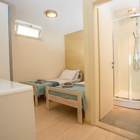 Villa Paula With 7 Bedrooms, Heated 36sqm Private Pool, Jacuzzi, Gym And Sea Views Kastela