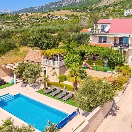 Paula With 7 Bedrooms, Heated 36sqm Private Pool, Jacuzzi, Gym And Sea Views * Kastela