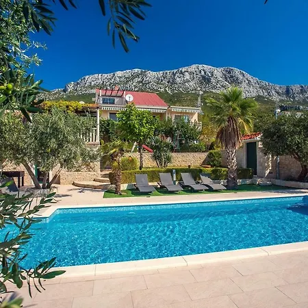 Villa Paula With 7 Bedrooms, Heated 36sqm Private Pool, Jacuzzi, Gym And Sea Views *
