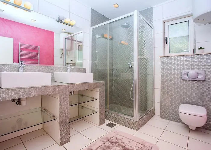 Willa Paula With 7 Bedrooms, Heated 36sqm Private Pool, Jacuzzi, Gym And Sea Views