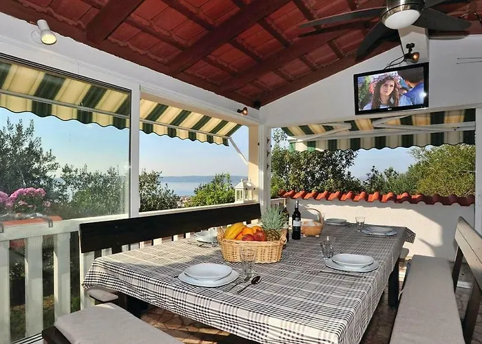 Paula With 7 Bedrooms, Heated 36sqm Private Pool, Jacuzzi, Gym And Sea Views Kaštela