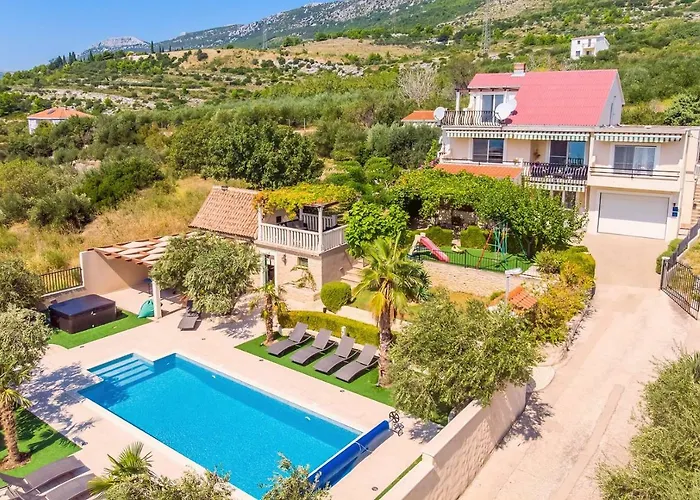 Paula With 7 Bedrooms, Heated 36sqm Private Pool, Jacuzzi, Gym And Sea Views * Kaštela
