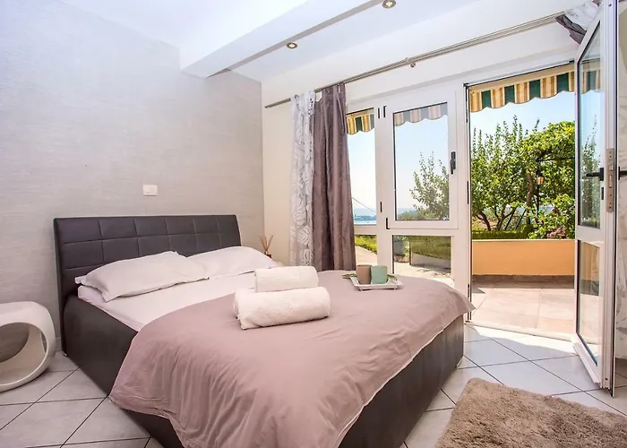 Paula With 7 Bedrooms, Heated 36sqm Private Pool, Jacuzzi, Gym And Sea Views Willa Kaštela