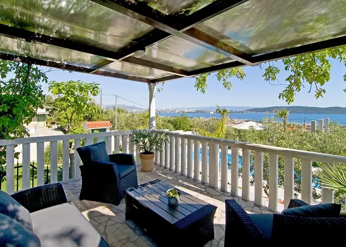 Paula With 7 Bedrooms, Heated 36sqm Private Pool, Jacuzzi, Gym And Sea Views * Kaštela