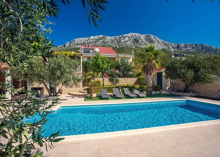 Willa Paula With 7 Bedrooms, Heated 36sqm Private Pool, Jacuzzi, Gym And Sea Views *