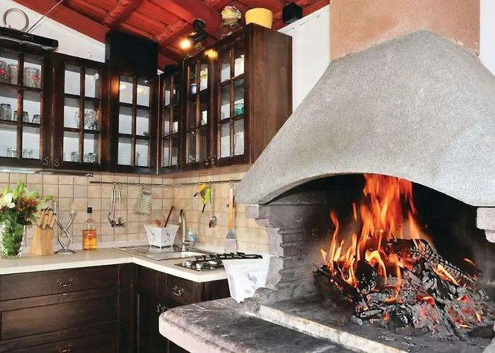 Paula With 7 Bedrooms, Heated 36sqm Private Pool, Jacuzzi, Gym And Sea Views Kaštela